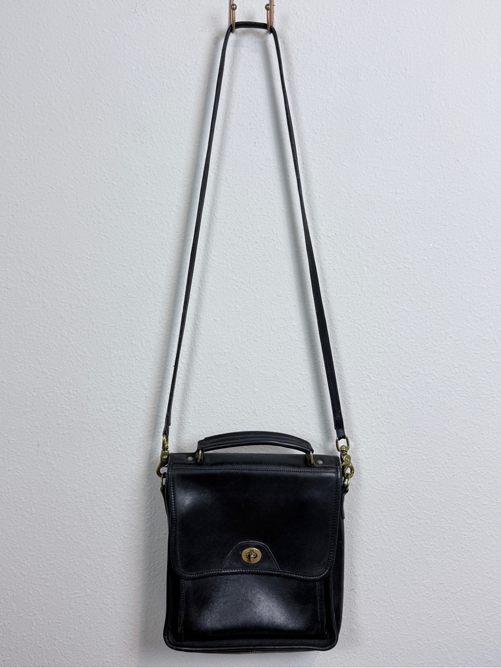Vintage Laura USA Black Leather Crossbody Bag with Brass Turn-Lock Closure